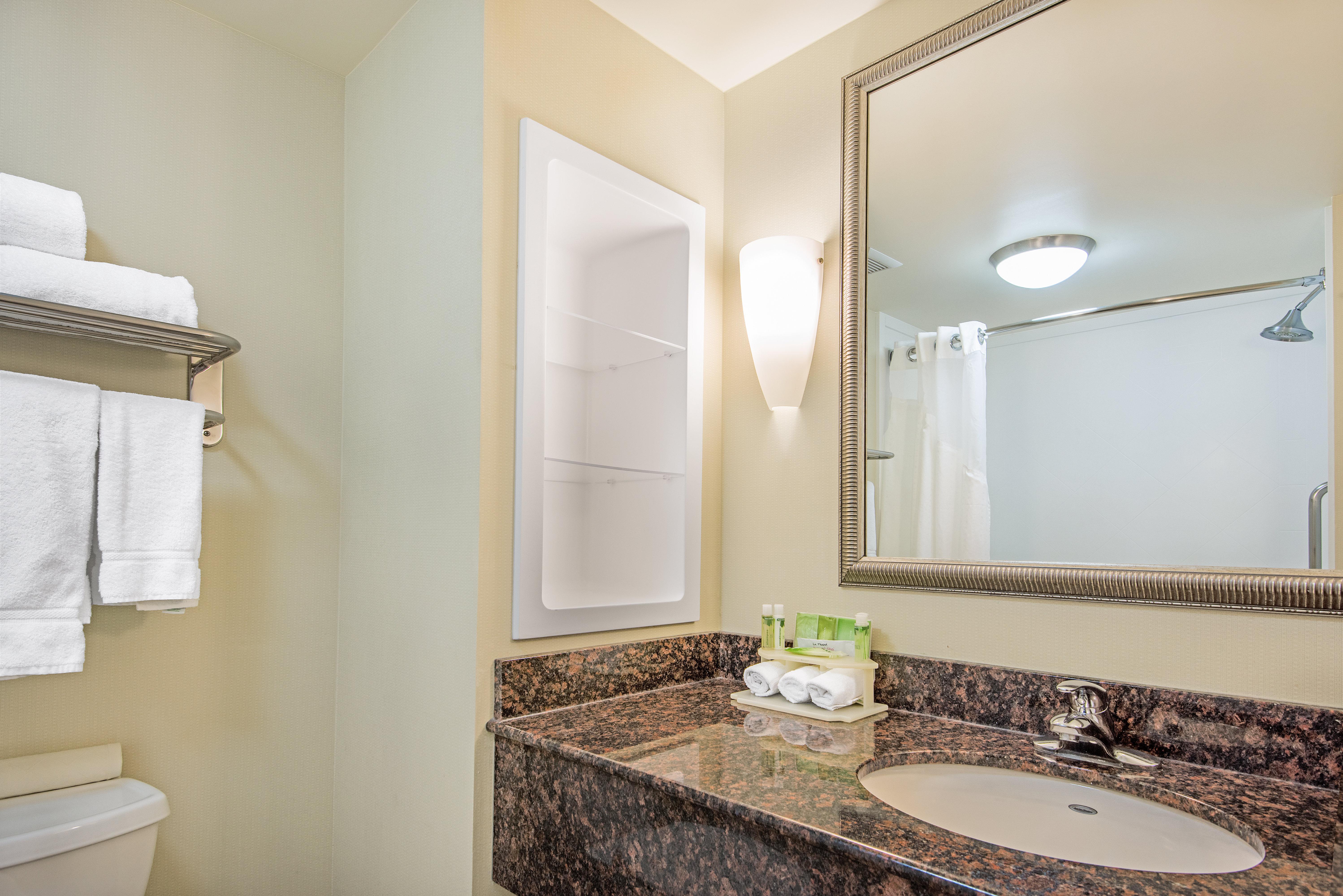 Holiday Inn Express Hotel & Suites Clute-Lake Jackson By Ihg Exterior photo