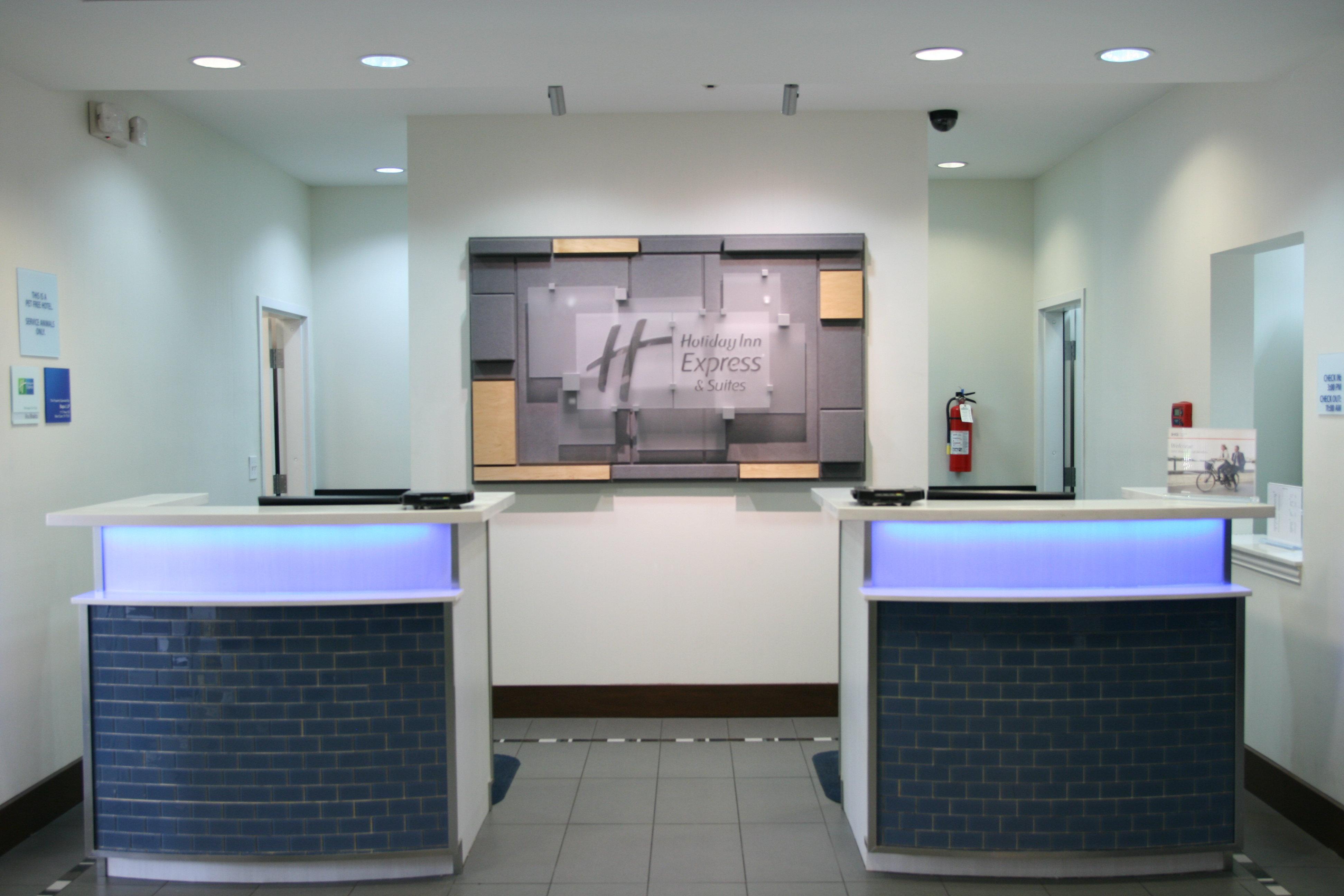 Holiday Inn Express Hotel & Suites Clute-Lake Jackson By Ihg Exterior photo