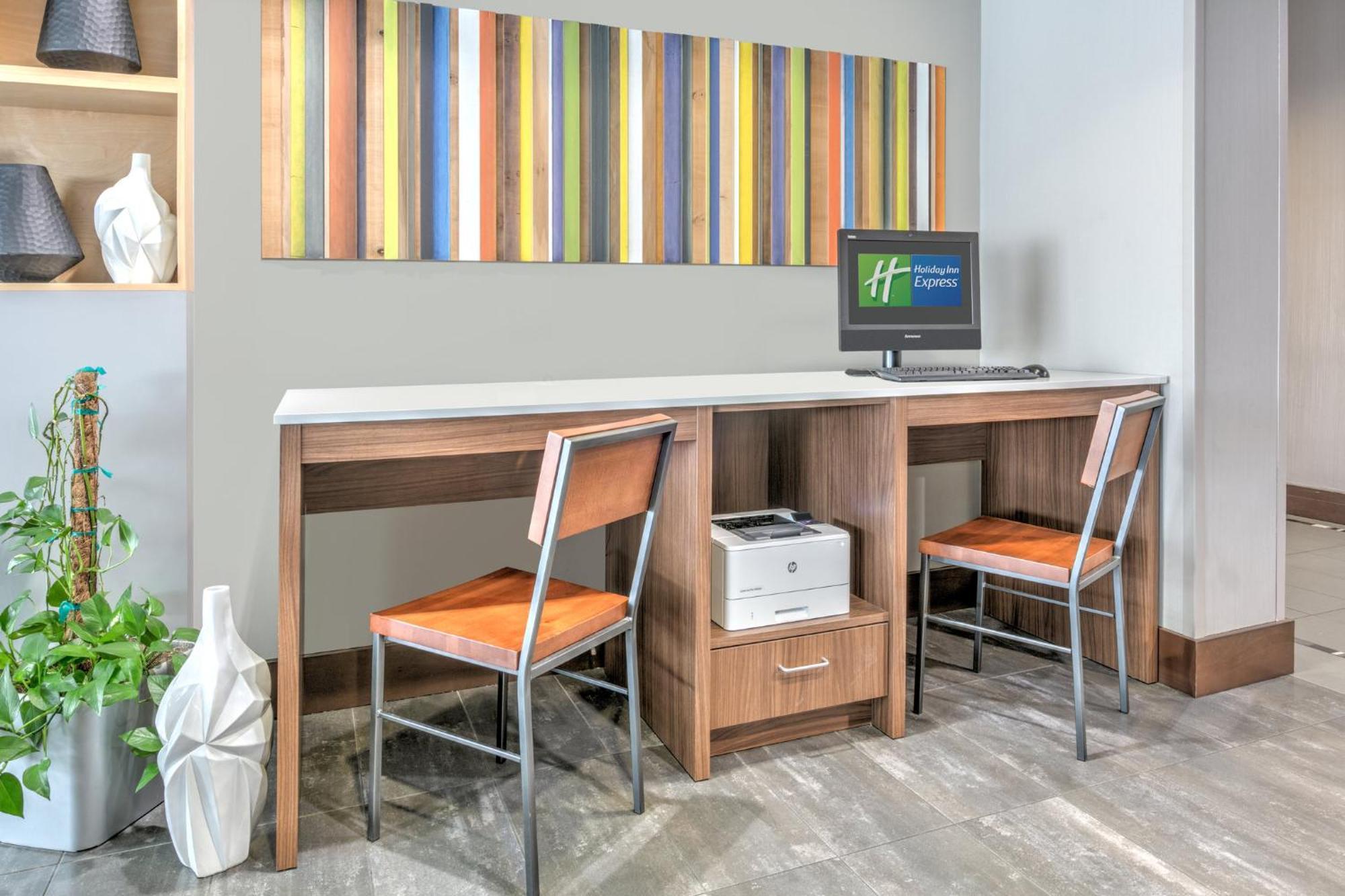 Holiday Inn Express Hotel & Suites Clute-Lake Jackson By Ihg Exterior photo