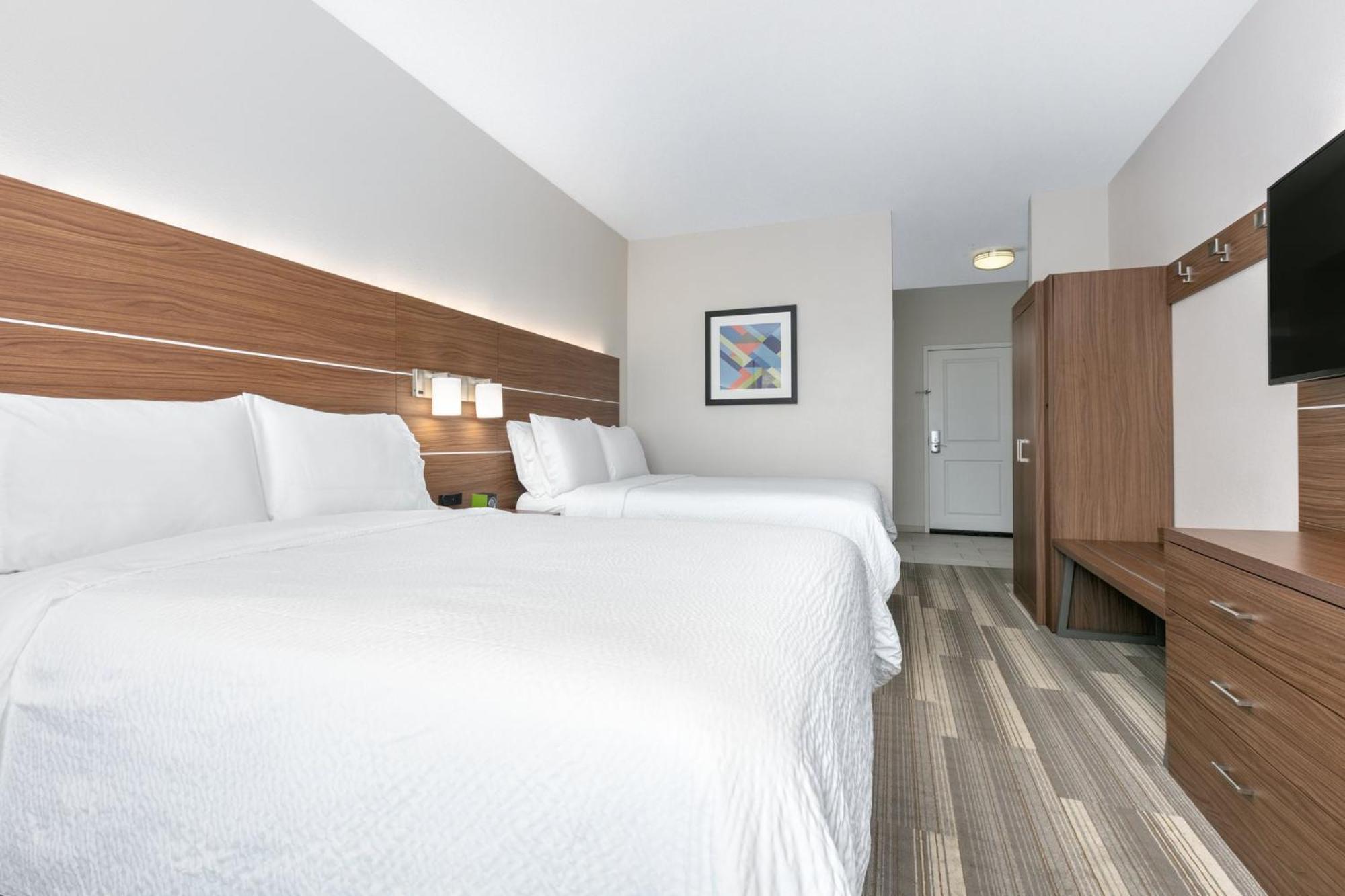 Holiday Inn Express Hotel & Suites Clute-Lake Jackson By Ihg Exterior photo