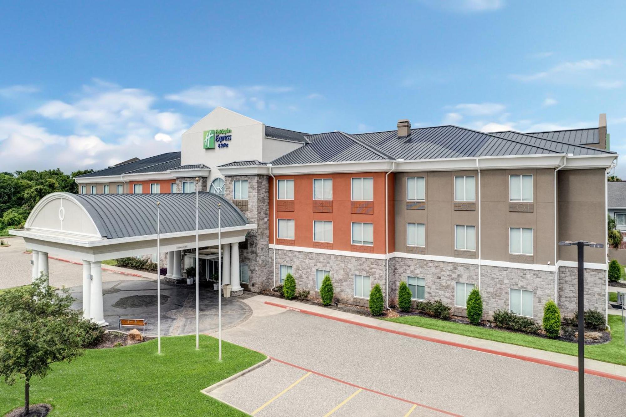 Holiday Inn Express Hotel & Suites Clute-Lake Jackson By Ihg Exterior photo
