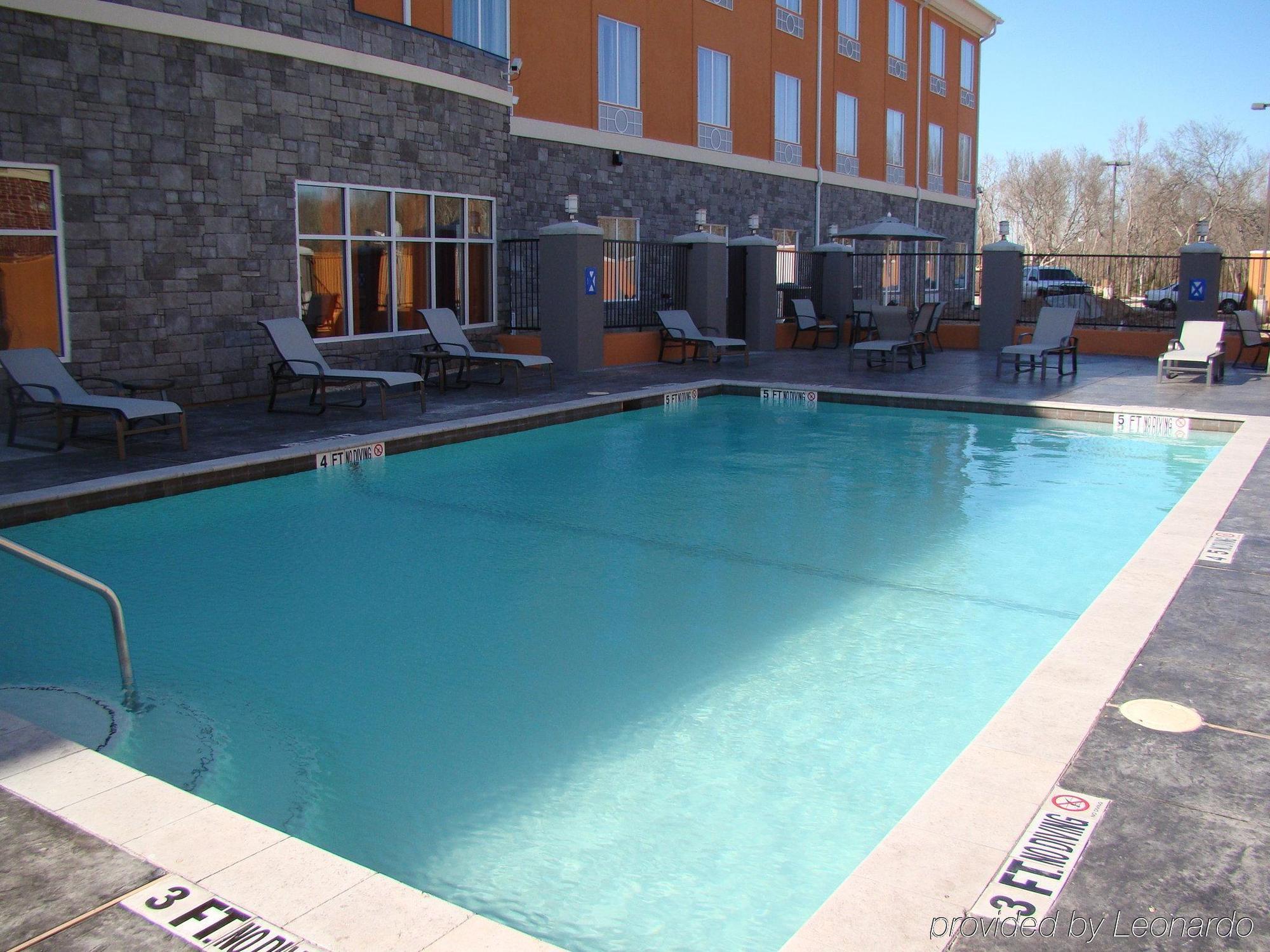 Holiday Inn Express Hotel & Suites Clute-Lake Jackson By Ihg Exterior photo